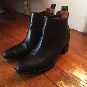 The Heel Boot - size 9